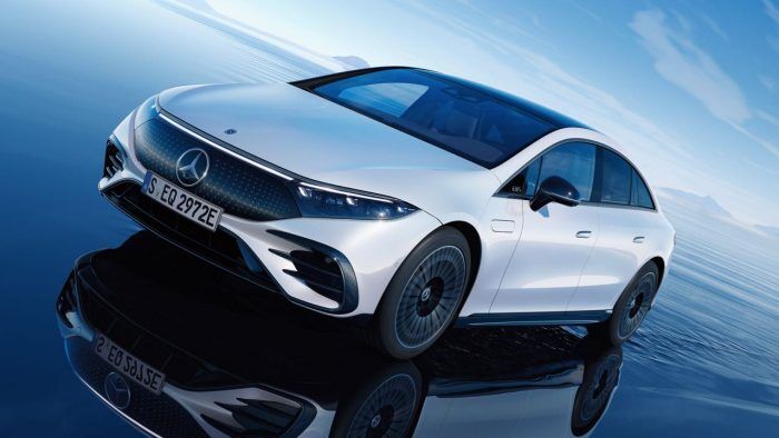 Mercedes EQS 2022 38 700x394