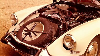 ¿Por qué era una idea tan buena como mala colocar la rueda de repuesto en el vano motor?