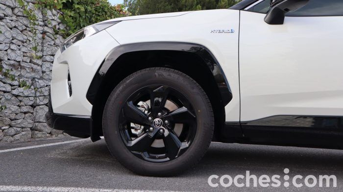 Toyota RAV4 AWD I Prueba Detalle 1 700x393