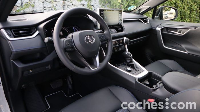 Toyota RAV4 AWD I Prueba Interior 5 700x393