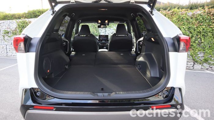Toyota RAV4 AWD I Prueba Maletero 6 700x393