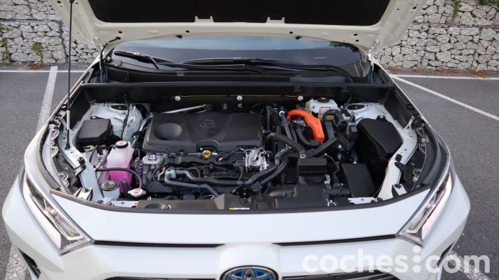 Toyota RAV4 AWD I Prueba Motor 1 700x393