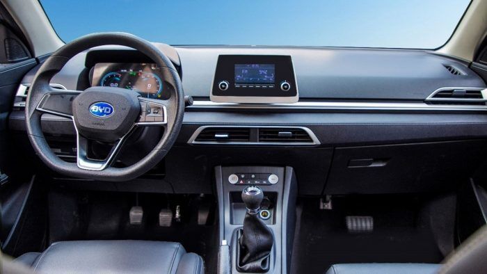 BYD E3 Coche Autoescuela Manual 3 700x394