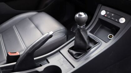 No será el coche eléctrico quien acabe con la caja de cambios manual, sino la seguridad