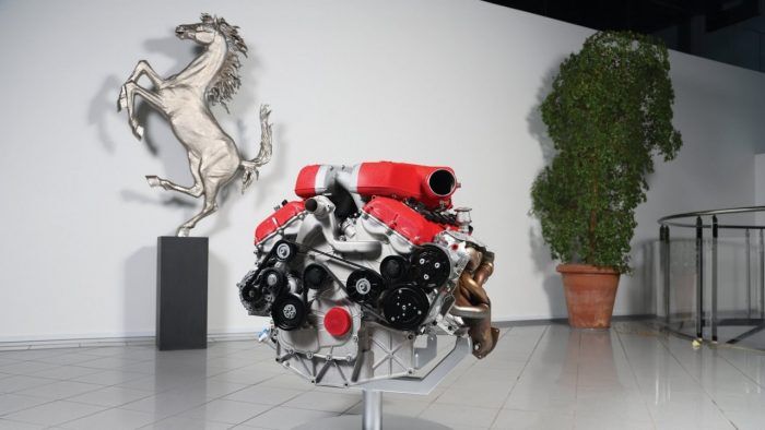 Ferrari Motor V12 F140 1 700x394