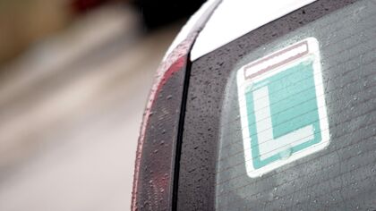 Nueve de cada diez profesores de autoescuela dicen que los jóvenes adquieren malos hábitos de los padres