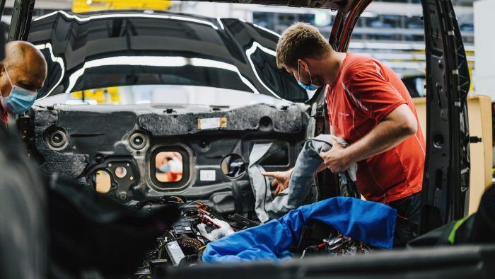 Porsche Macan Electrico 4 700x394