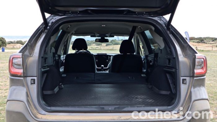 Subaru Outback Trek Prueba Maletero 7 700x393