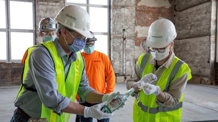 Ford Michigan Central Station Mensaje Misterioso En Botella De Cerveza 5 700x394