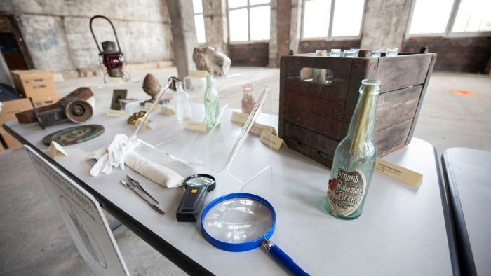 Ford Michigan Central Station Mensaje Misterioso En Botella De Cerveza 7 700x394