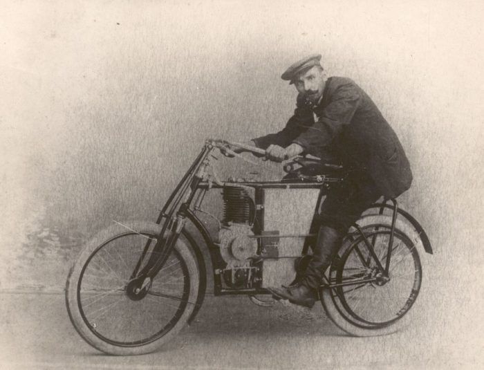 Laurin Klement Type B 1901 Skoda Motocicleta 7 700x535