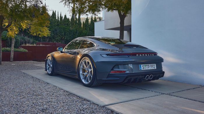 Porsche 911 GT3 Touring 992 8 700x394