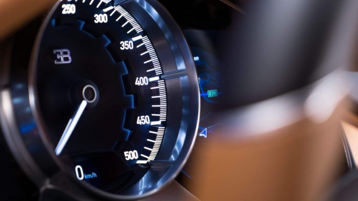 Velocimetro Bugatti Chiron 1 700x394
