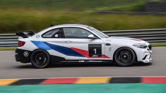 BMW M2 CS Racing 2021 23 700x394