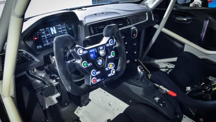 BMW M2 CS Racing 2021 32 700x394