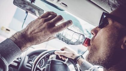 ¿Por qué es tan importante mantenerse hidratado al volante?