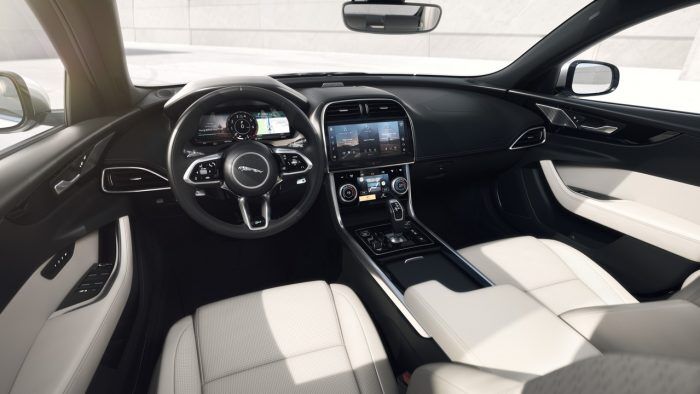 Jaguar XE R Dynamic Black 2022 6 700x394