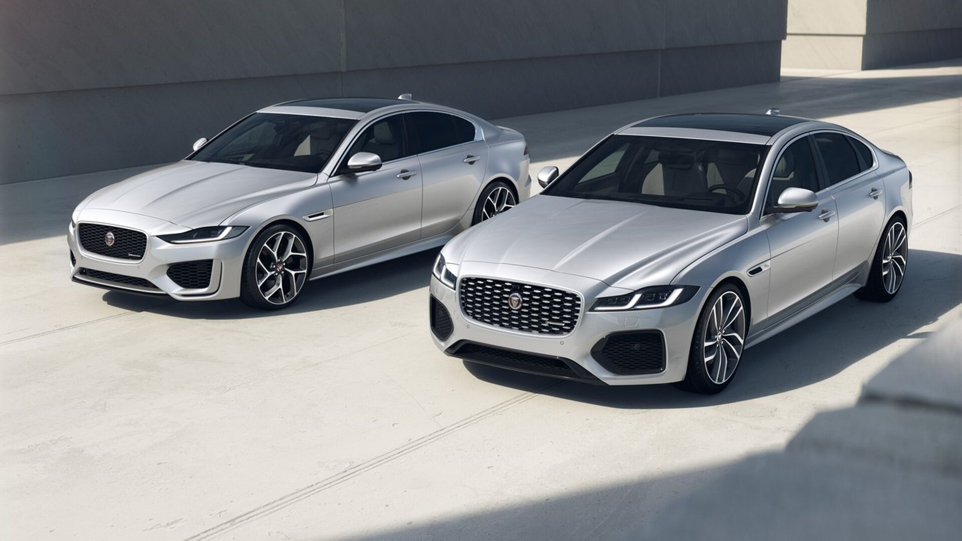 Jaguar XF y Jaguar XE R Dynamic Black 2022