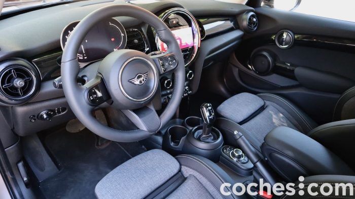 MINI Cooper 5 Puertas Prueba Interior 13 700x393