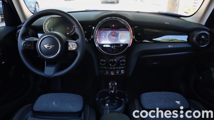 MINI Cooper 5 Puertas Prueba Interior 5 700x393