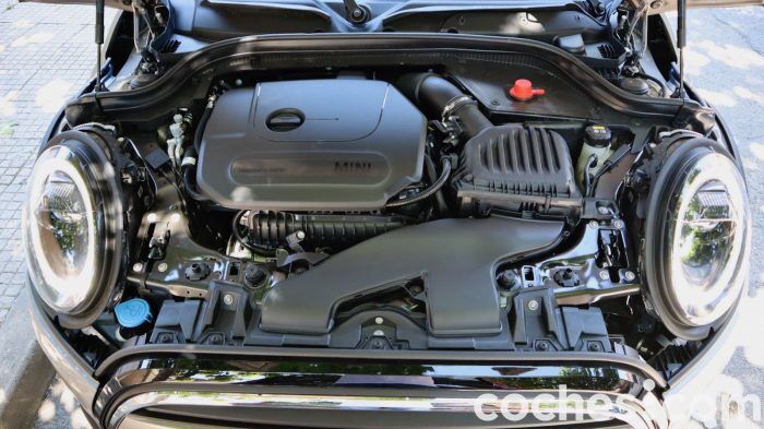 MINI Cooper 5 Puertas Prueba Motor 1 700x393