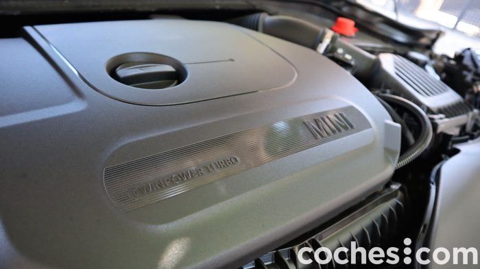 MINI Cooper 5 Puertas Prueba Motor 2 700x393