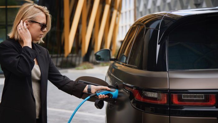 Range Rover Velar Auric Edition 4 700x394