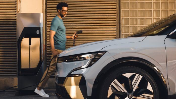 Renault Megane E Tech Electric 2022 61 700x394