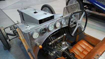 ¿Vuelven a estar de moda los volantes rectangulares?