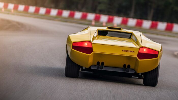 Lamborghini Countach LP 500 1971 Restauracion 2 700x394