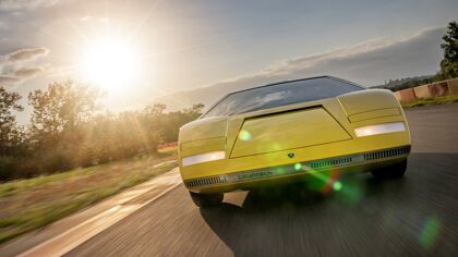 Lamborghini saca a pasear su recién restaurado Countach LP 500, el primigenio