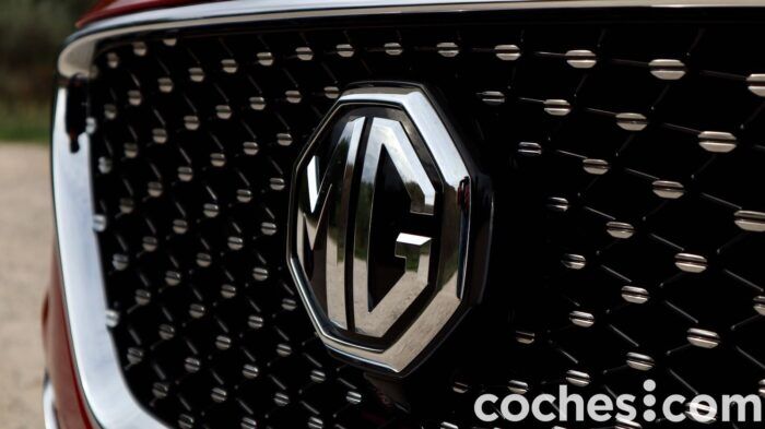 MG EHS PHEV Prueba Detalle 1 700x393
