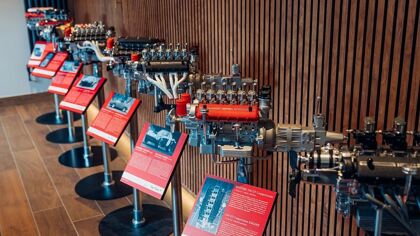 Estas réplicas de motores Ferrari son sublimes (y, consecuentemente, caras)