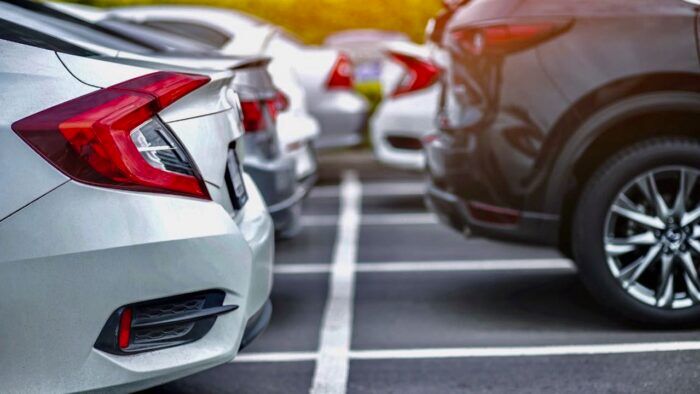 Coches Aparcamiento 700x394