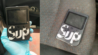 Robaban coches en menos de un minuto con esta peculiar Nintendo Game Boy