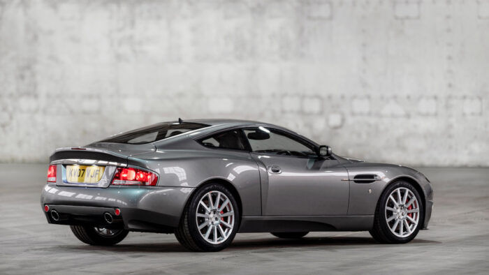 Aston Martin V12 Vanquish 6 700x394