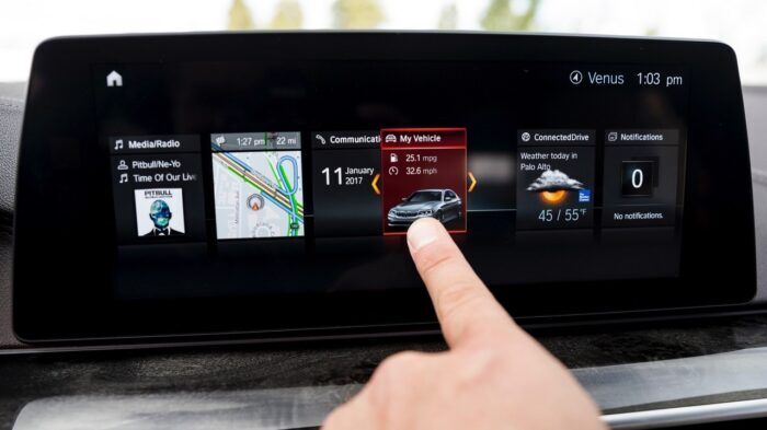 BMW Pantalla Tactil 1 700x393