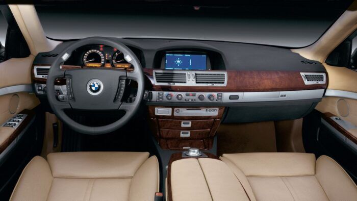 BMW Serie 7 2002 Interior 700x394