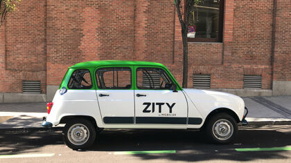 Este Renault 4L eléctrico es una creación única y lleva los colores de Zity