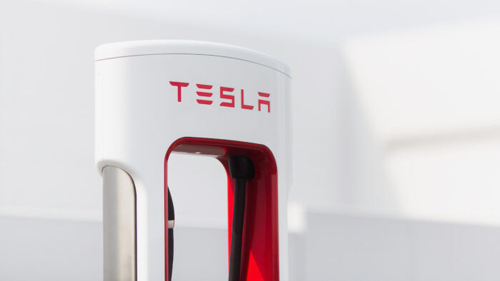 Tesla Supercharger 2 700x394