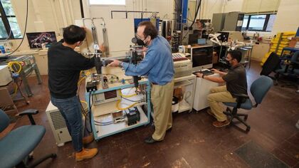 Este cable busca cargar coches eléctricos en menos de cinco minutos
