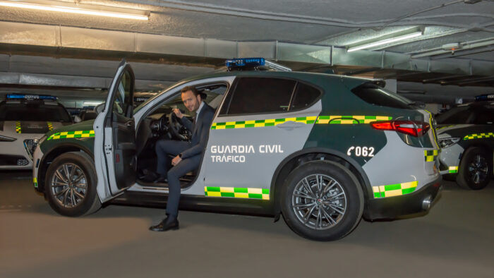 Alfa Romeo Stelvio Guardia Civil 1 700x394
