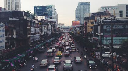 Las muertes por emisiones de vehículos se han reducido sustancialmente en la última década