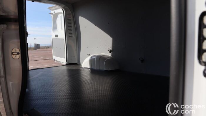 Maxus EDeliver3 Prueba Maletero 2 700x394