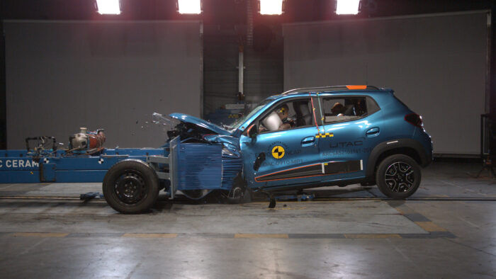 Renault Zoe Dacia Spring EuroNCAP 1 700x394