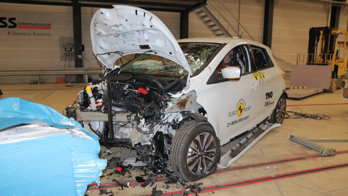 Renault Zoe Dacia Spring EuroNCAP 5 700x394
