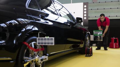 La trampa tecnológica: coches con un 52% más de piezas y reparaciones eternas