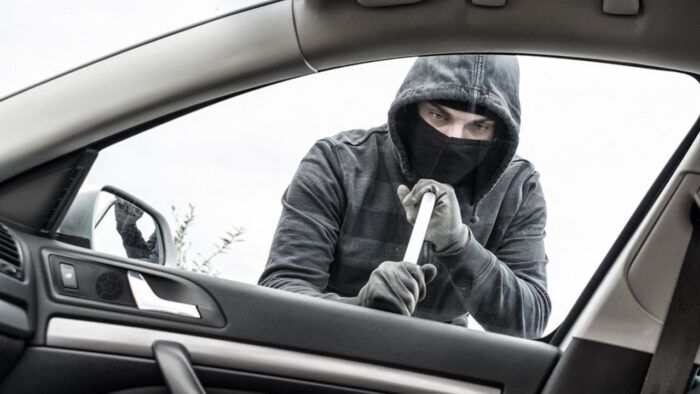 Ladron Robar Coches 5 700x394