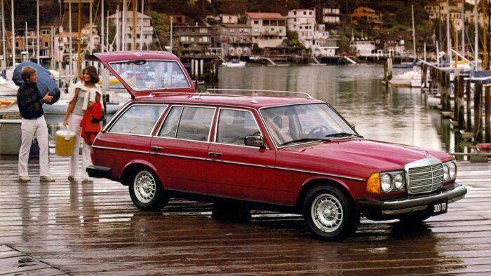 Mercedes Benz 300 TD S123 700x394