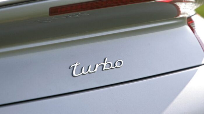 Porsche 911 Turbo 2007 700x393